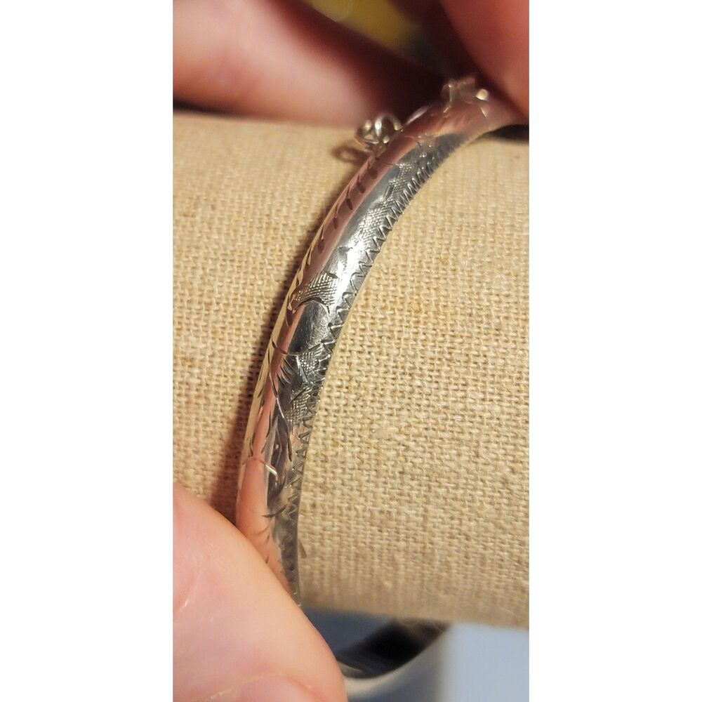 Stunningly fine detail VTG 925 Sterling Silver Bangle Bracelet clear etched art